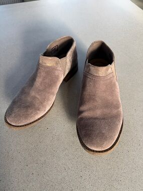 Clarks, size 9